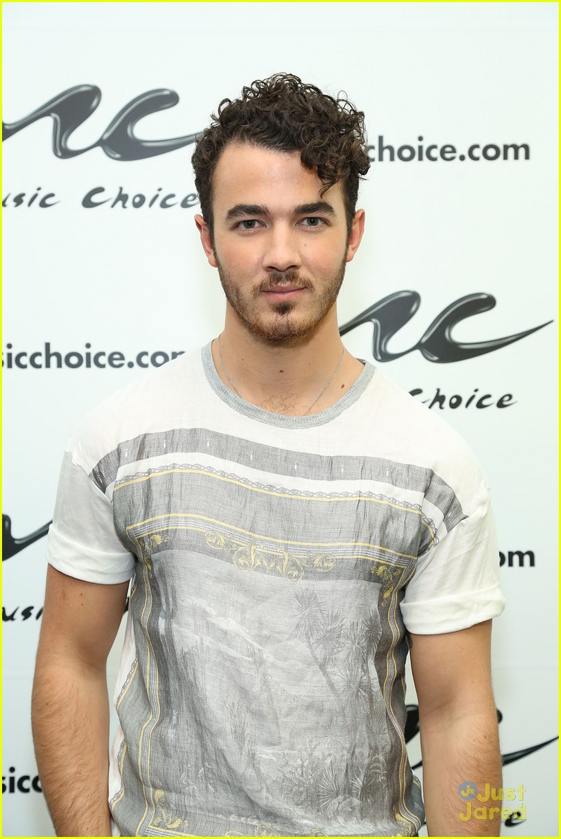 Jonas Brothers Answer Fan Questions at Music Choice - Watch Now ...