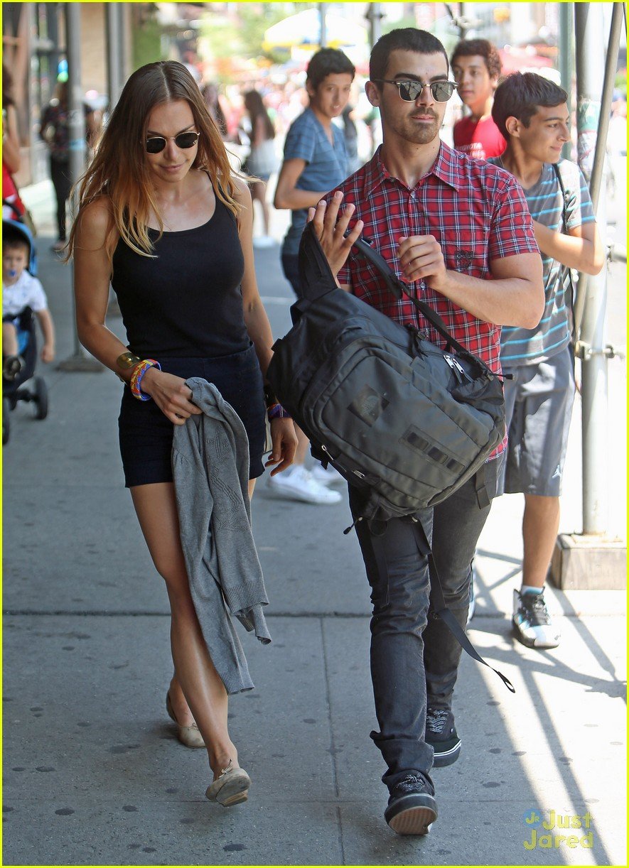 Joe Jonas & Blanda Eggenschwiler: Meatpacking District Lunch | Photo ...