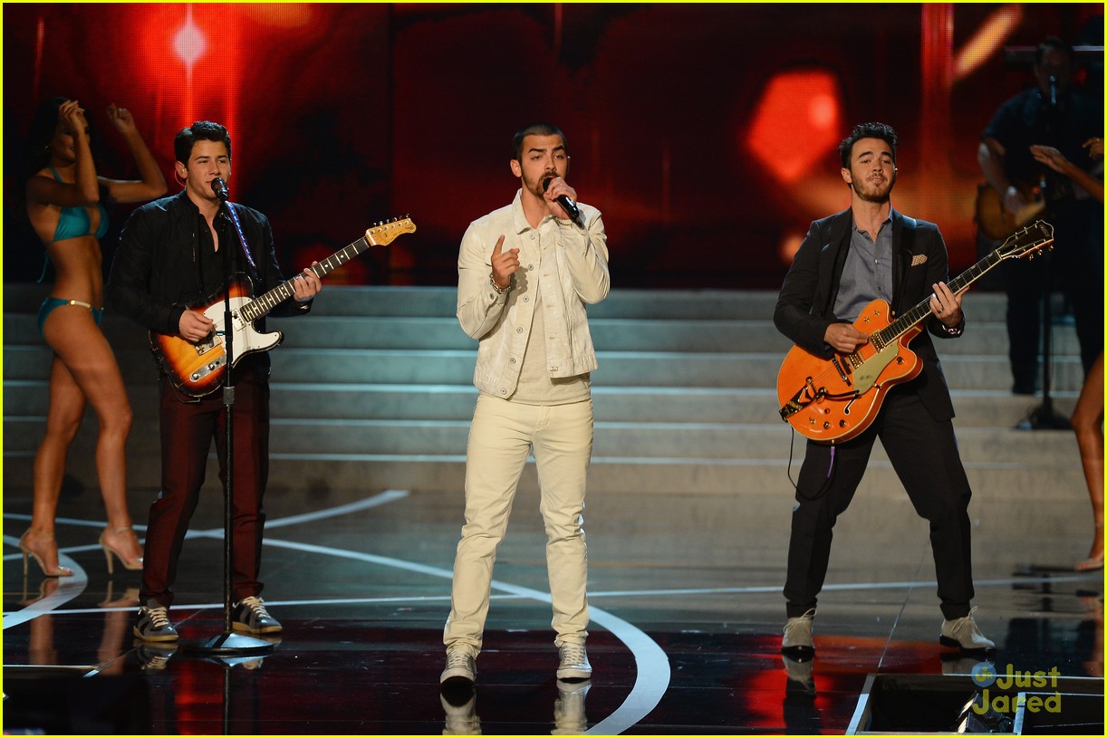 Jonas Brothers: Miss USA Competition Performance - Watch Now! | Photo ...