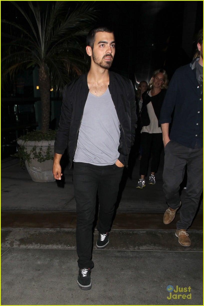 Joe & Nick Jonas Catch a Movie in WeHo | Photo 568358 - Photo Gallery ...