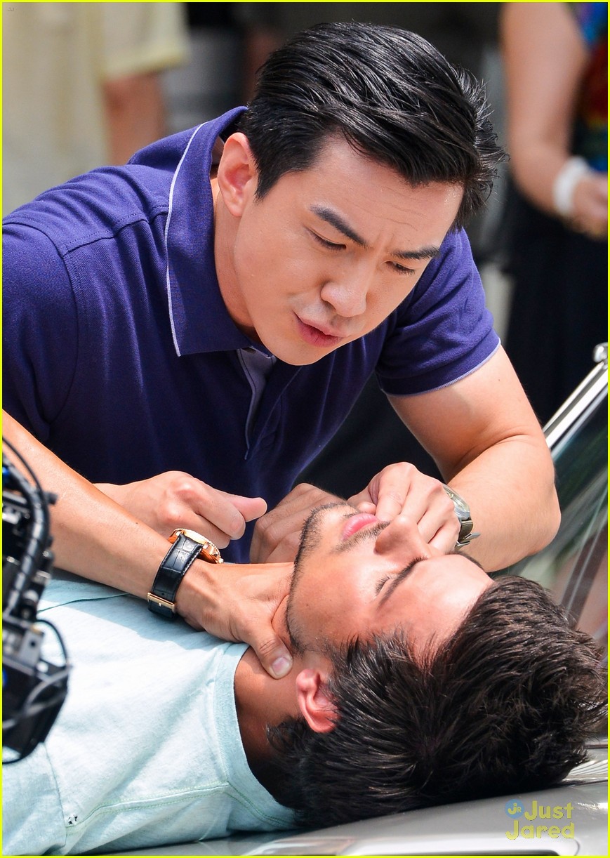 Taylor Lautner Roughed Up On Tracers Set Photo 571995 Photo Gallery Just Jared Jr