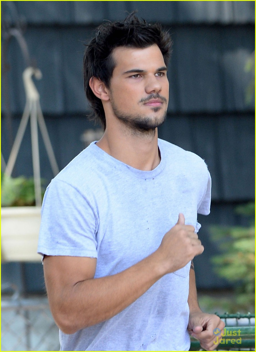 Taylor Lautner: Tattooed for 'Tracers'! Photo 571530 - Photo Gallery Just Jared Jr.