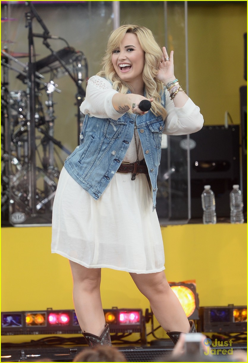 Full Sized Photo of demi lovato good morning america summer concert ...