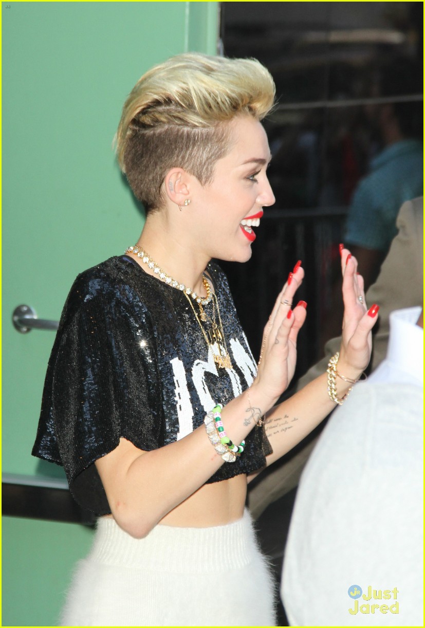 Miley cyrus we can t stop gma performance watch now photo