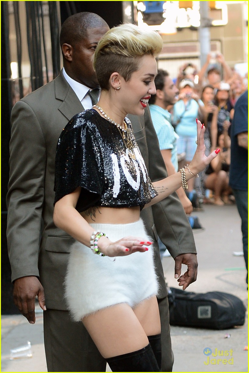 Full Sized Photo Of Miley Cyrus We Cant Stop Gma Performance Watch Now 07 Miley Cyrus We Can