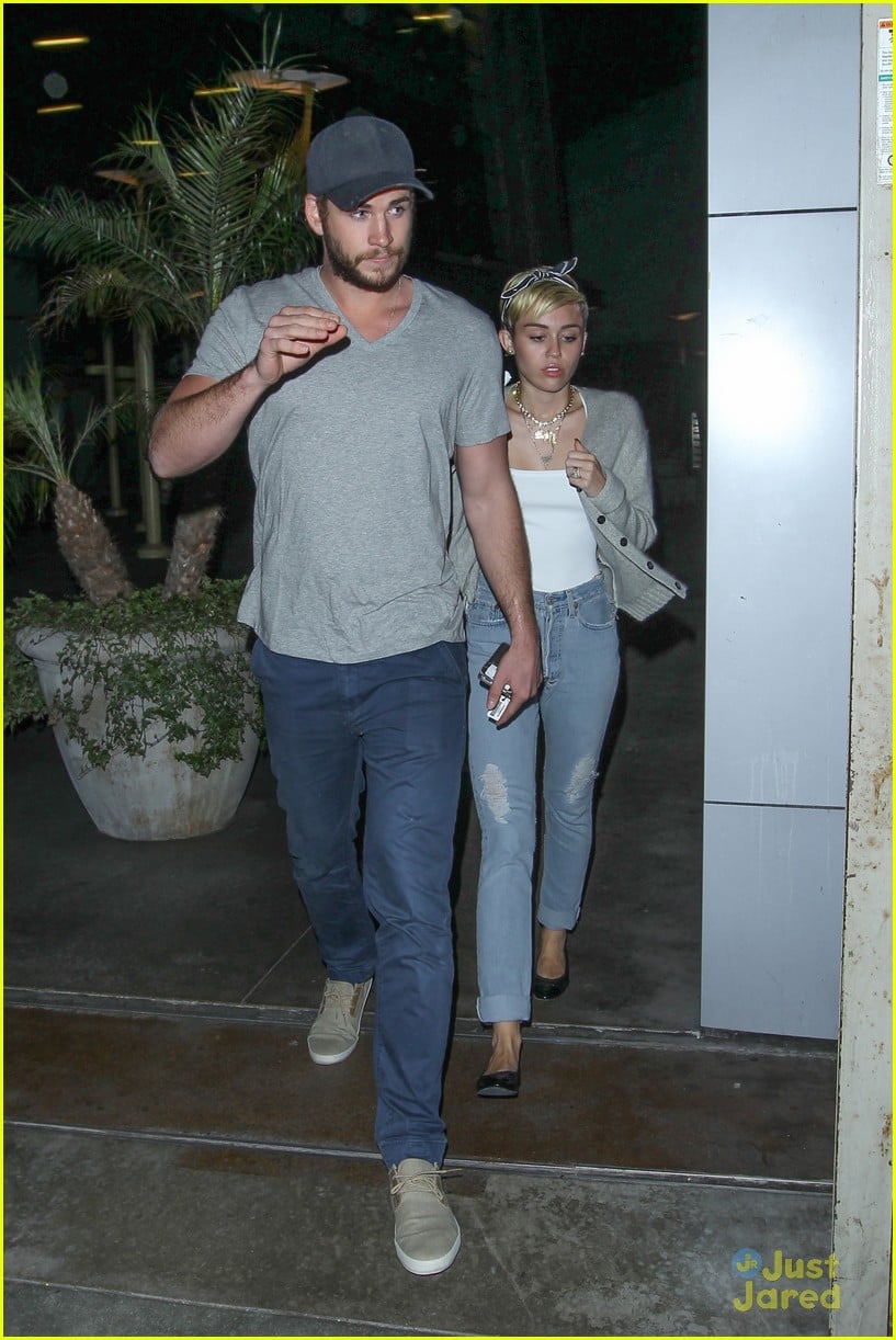 Miley Cyrus & Liam Hemsworth: Monday Movie Date Night | Photo 570483 ...