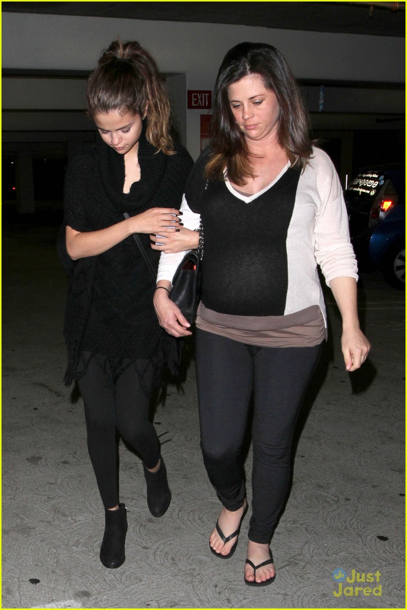 Selena Gomez Hits The Movies With Her Mom And Stepdad Photo 566358 Photo Gallery Just Jared Jr 8037