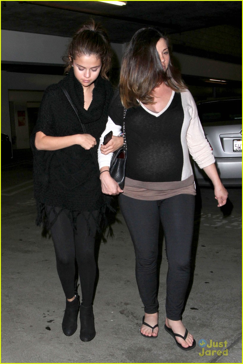 Selena Gomez Hits The Movies With Her Mom And Stepdad Photo 566364 Photo Gallery Just Jared Jr 7501