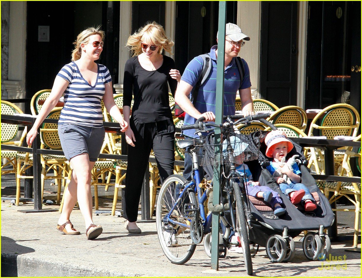 Emma Stone Family Time with Andrew Garfield's Brother Photo 566989