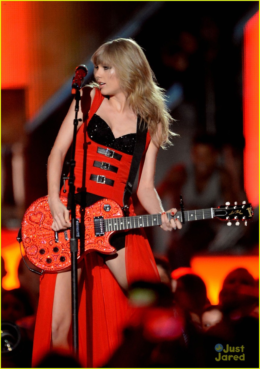 Taylor Swift Red Performance At Cmt Music Awards 2013 Watch Now Photo 566940 Photo