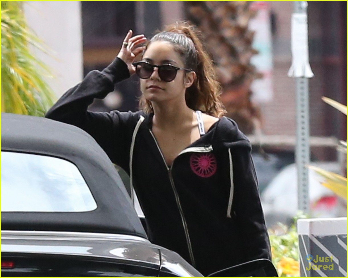 Vanessa Hudgens: Gas Station Stop After Soul Cycle Class | Photo 568162