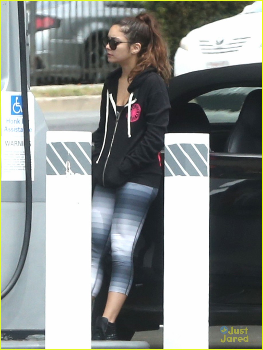 Vanessa Hudgens: Gas Station Stop After Soul Cycle Class | Photo 568164