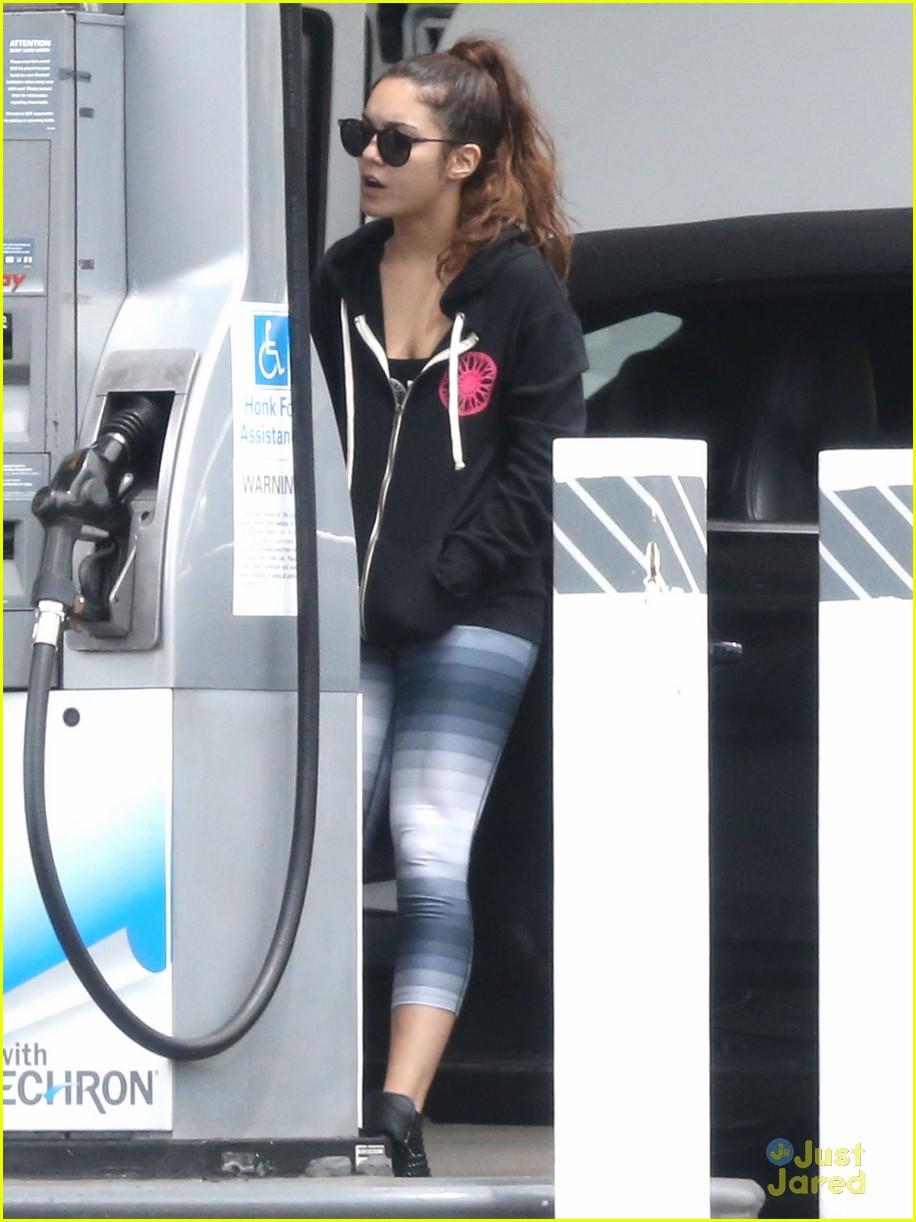 Full Sized Photo of vanessa hudgens gas station stop 07 | Vanessa