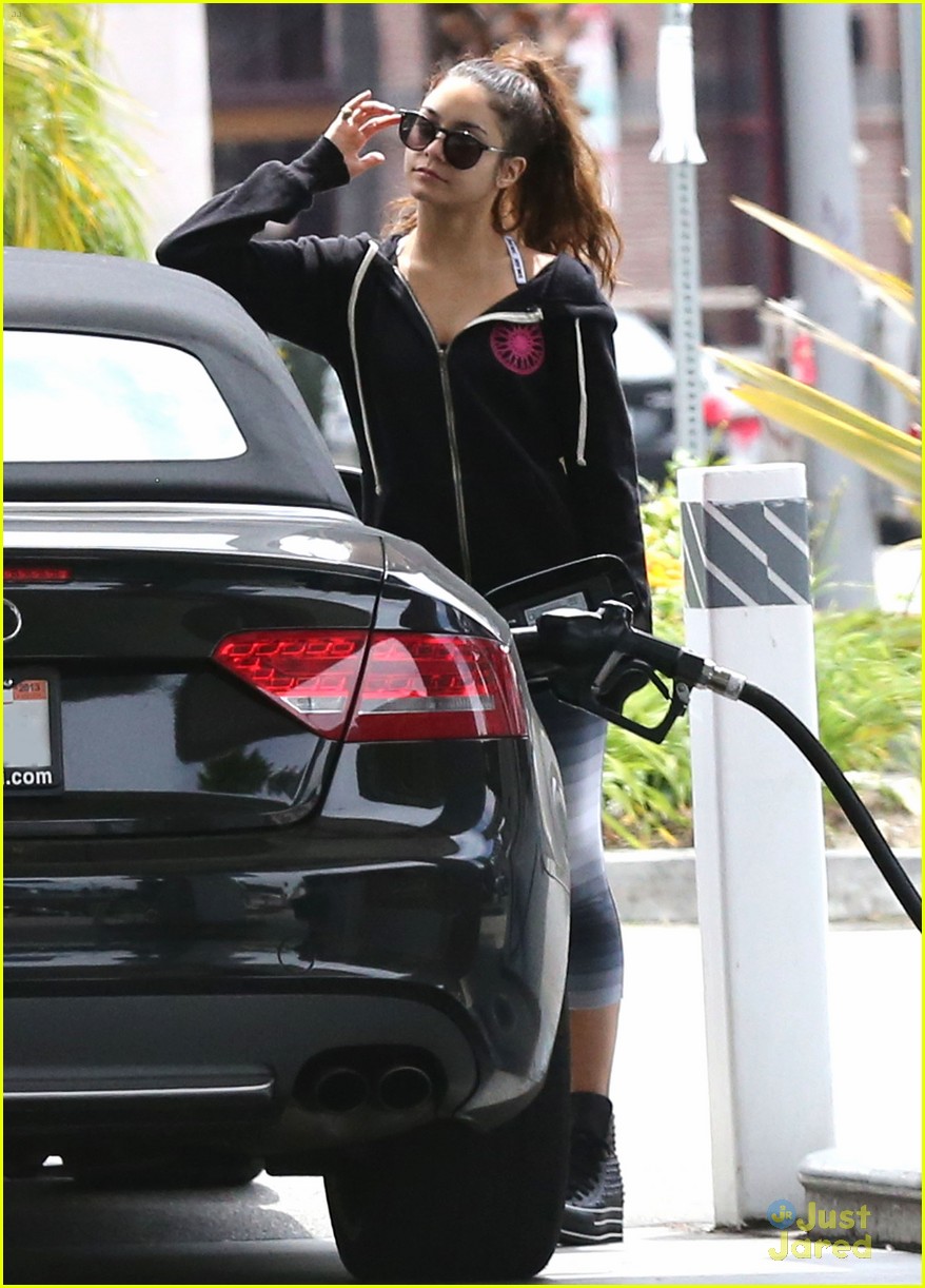 Vanessa Hudgens: Gas Station Stop After Soul Cycle Class | Photo 568171