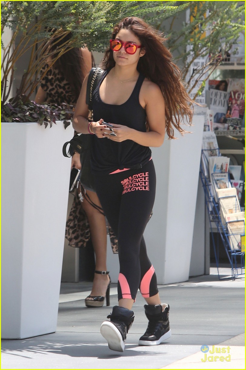 Vanessa Hudgens: 'Lovin' My Curls' | Photo 569209 - Photo Gallery