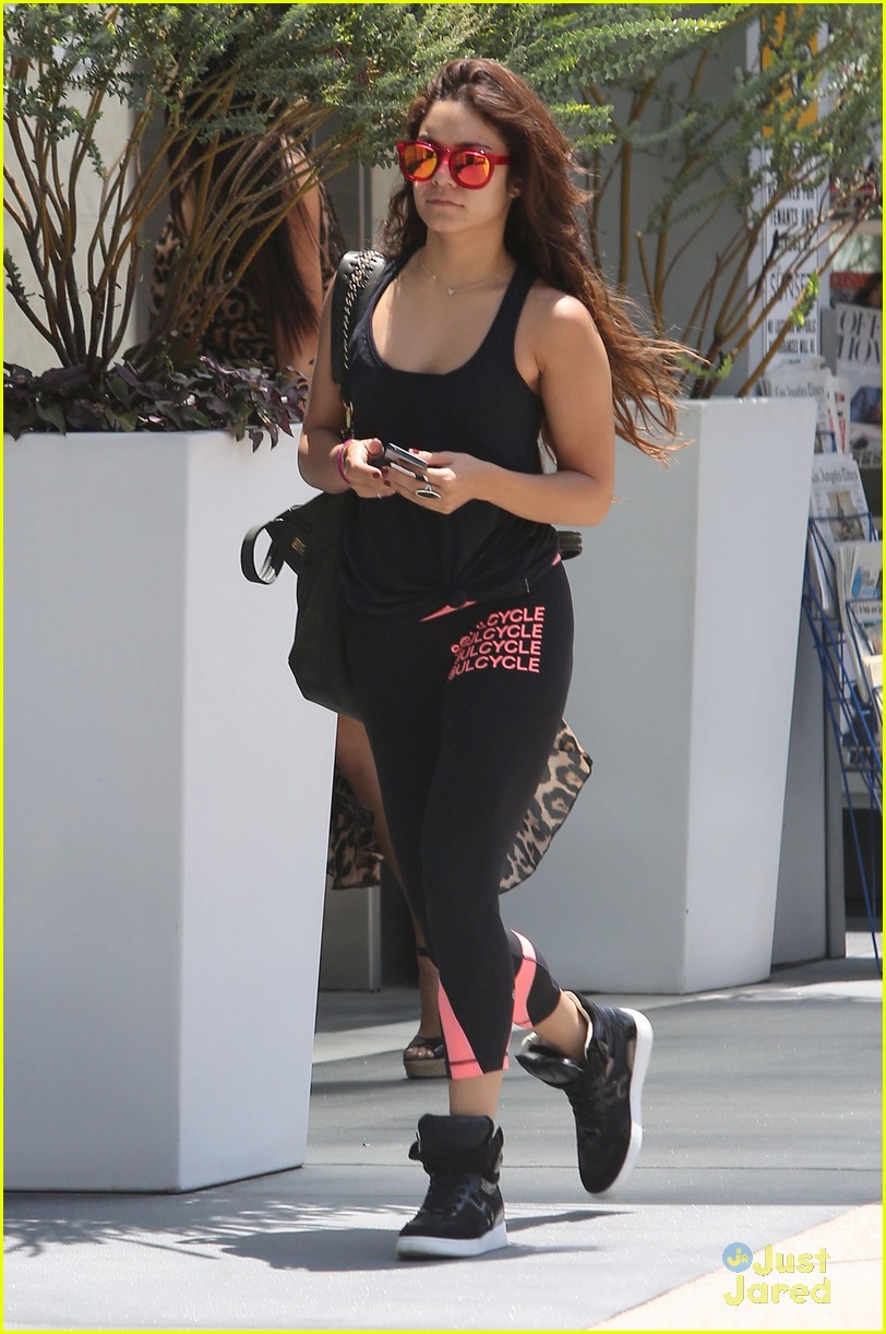 Vanessa Hudgens: 'Lovin' My Curls' | Photo 569211 - Photo Gallery