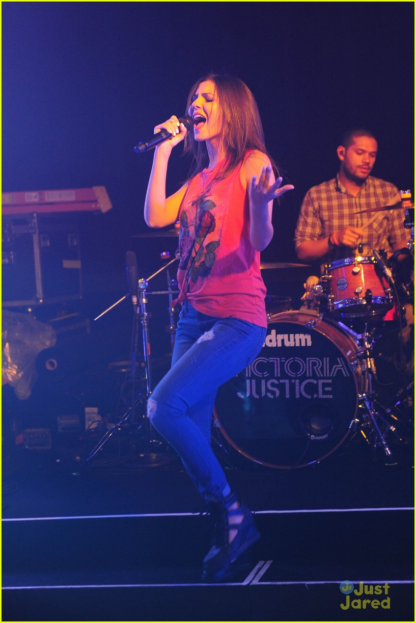 Full Sized Photo of victoria justice tour rehearsals 23 Victoria