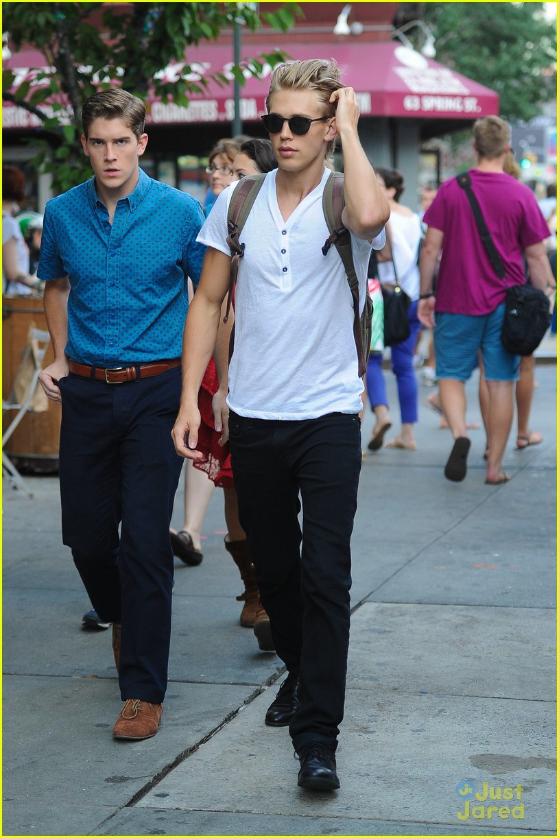 AnnaSophia Robb & Austin Butler: 'Carrie Diaries' Filming with Lindsey ...