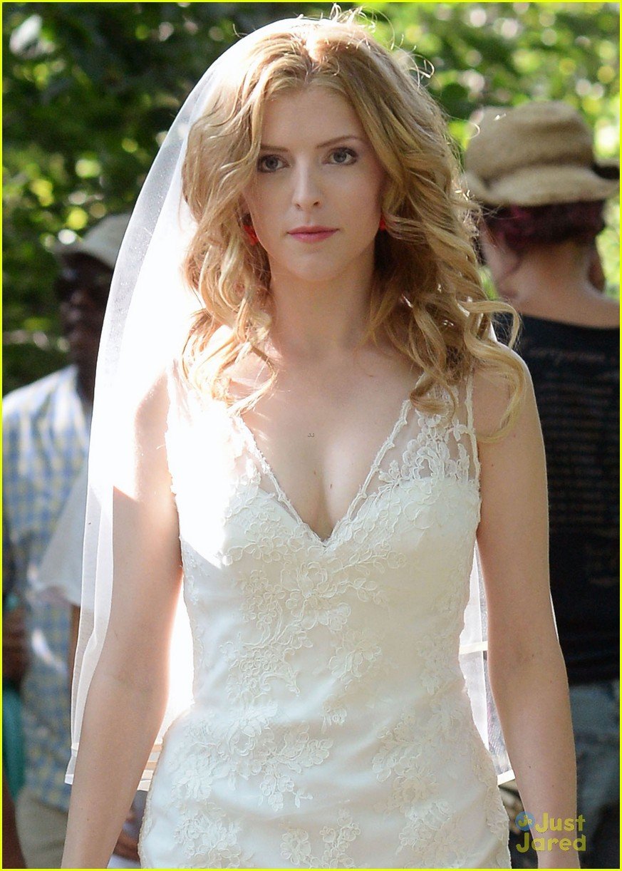 Anna Kendrick & Jeremy Jordan 'Last Five Years' Wedding Kisses