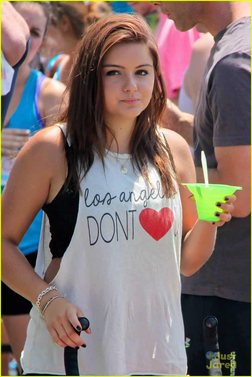 Full Sized Photo of ariel winter stroller seat 17 | Ariel Winter Sits