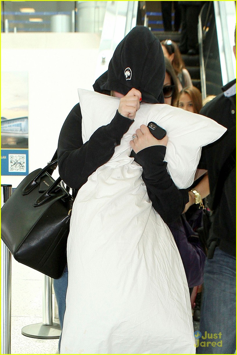 Demi Lovato: Low Key LAX Arrival | Photo 574569 - Photo Gallery | Just