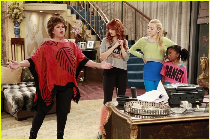 It&rsquo;s Bertram&rsquo;s Birthday on &lsquo;Jessie&rsquo;! | Photo 576398 - Photo Gallery