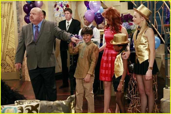It&rsquo;s Bertram&rsquo;s Birthday on &lsquo;Jessie&rsquo;! | Photo 576406 - Photo Gallery