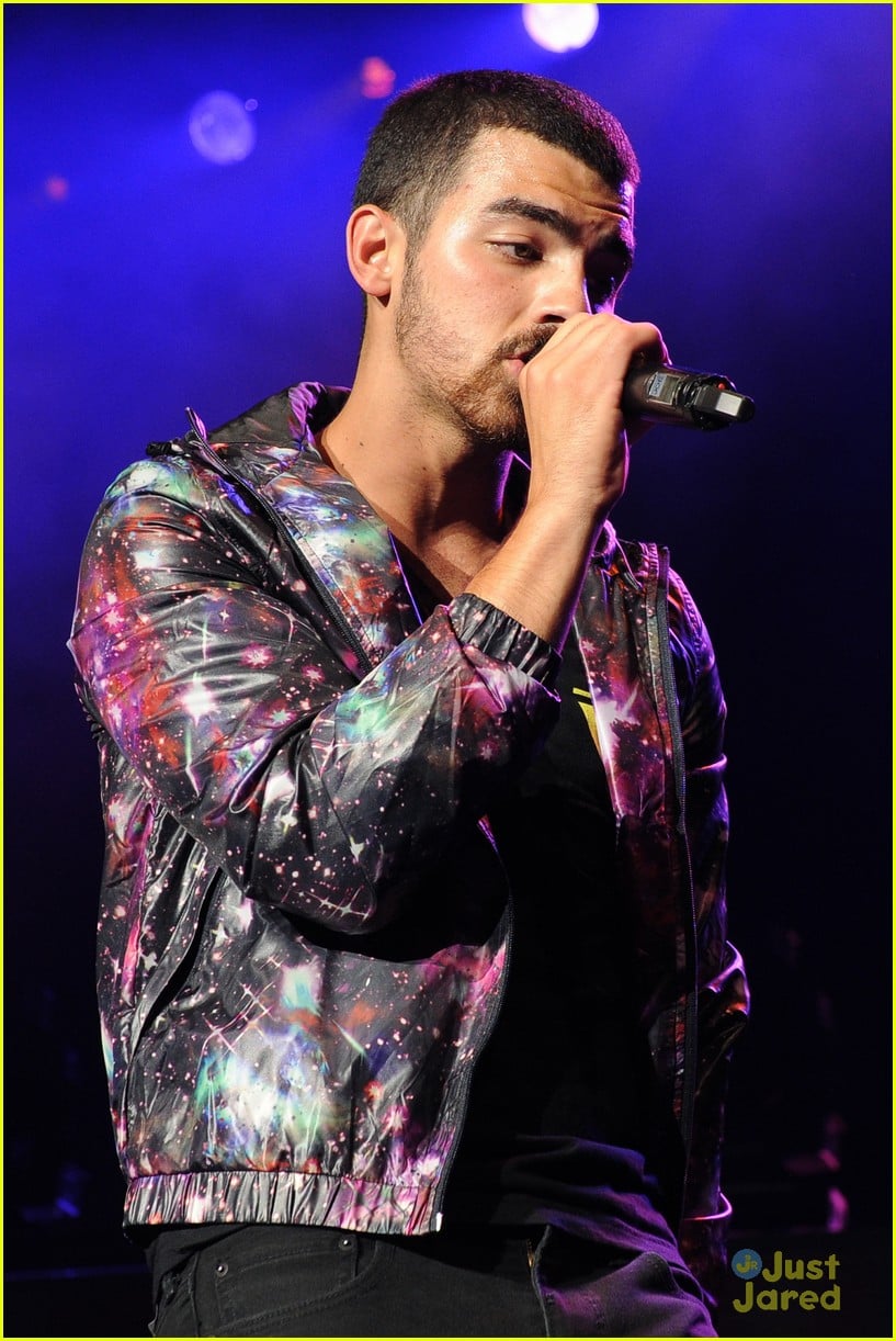 Jonas Brothers Boston Concert Pics! Photo 579980 Photo Gallery