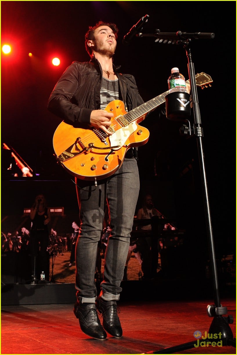 Jonas Brothers Boston Concert Pics! Photo 579982 Photo Gallery