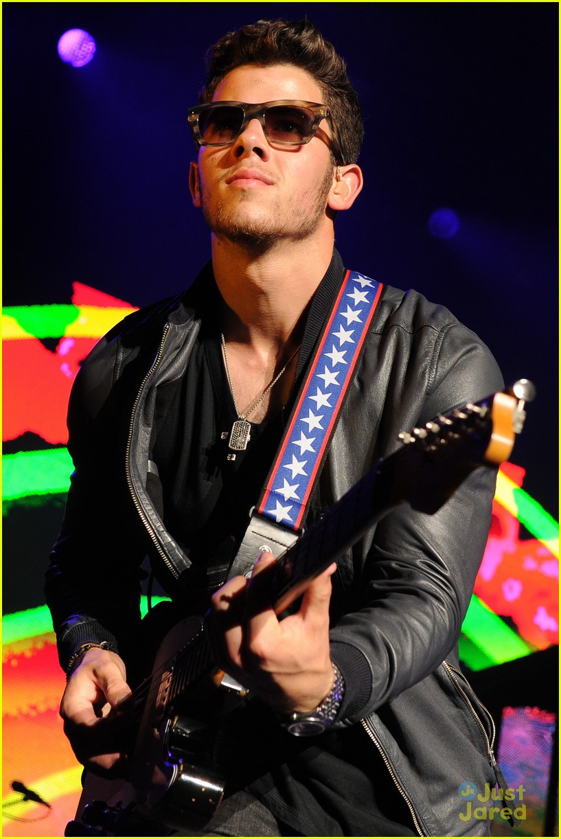 Jonas Brothers Boston Concert Pics! Photo 579983 Photo Gallery