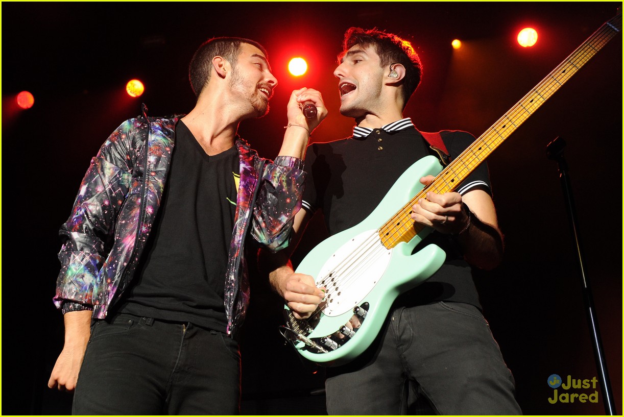 Jonas Brothers Boston Concert Pics! Photo 579987 Photo Gallery