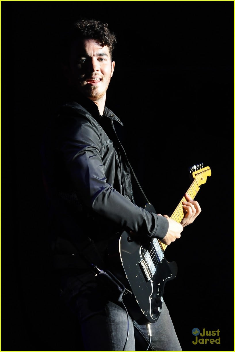 Jonas Brothers: Boston Concert Pics! | Photo 579994 - Photo Gallery ...