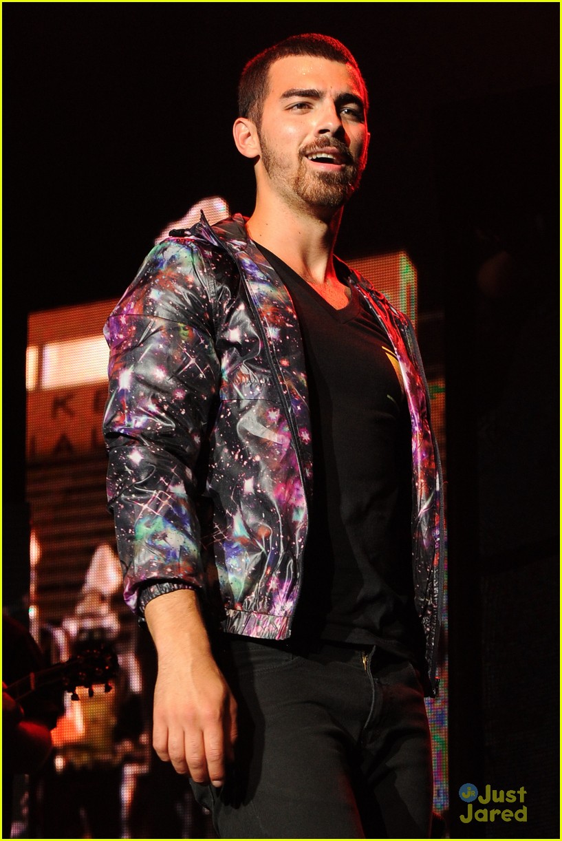 Jonas Brothers Boston Concert Pics! Photo 579996 Photo Gallery