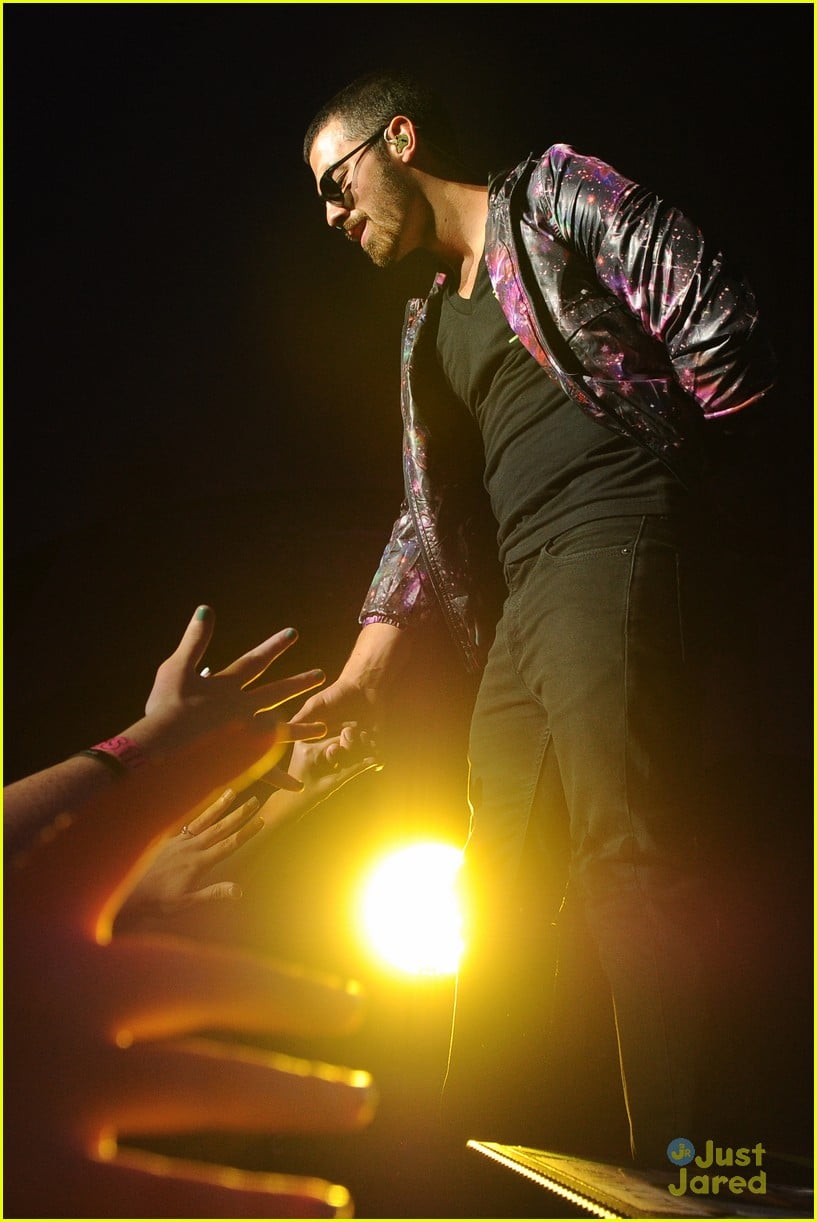 Full Sized Photo of jonas brother boston concert pics 21 | Jonas ...