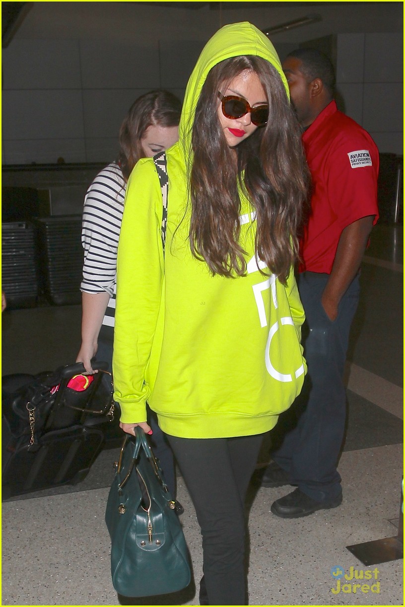Selena Gomez: Neon Yellow Hoodie! | Photo 576076 - Photo Gallery | Just