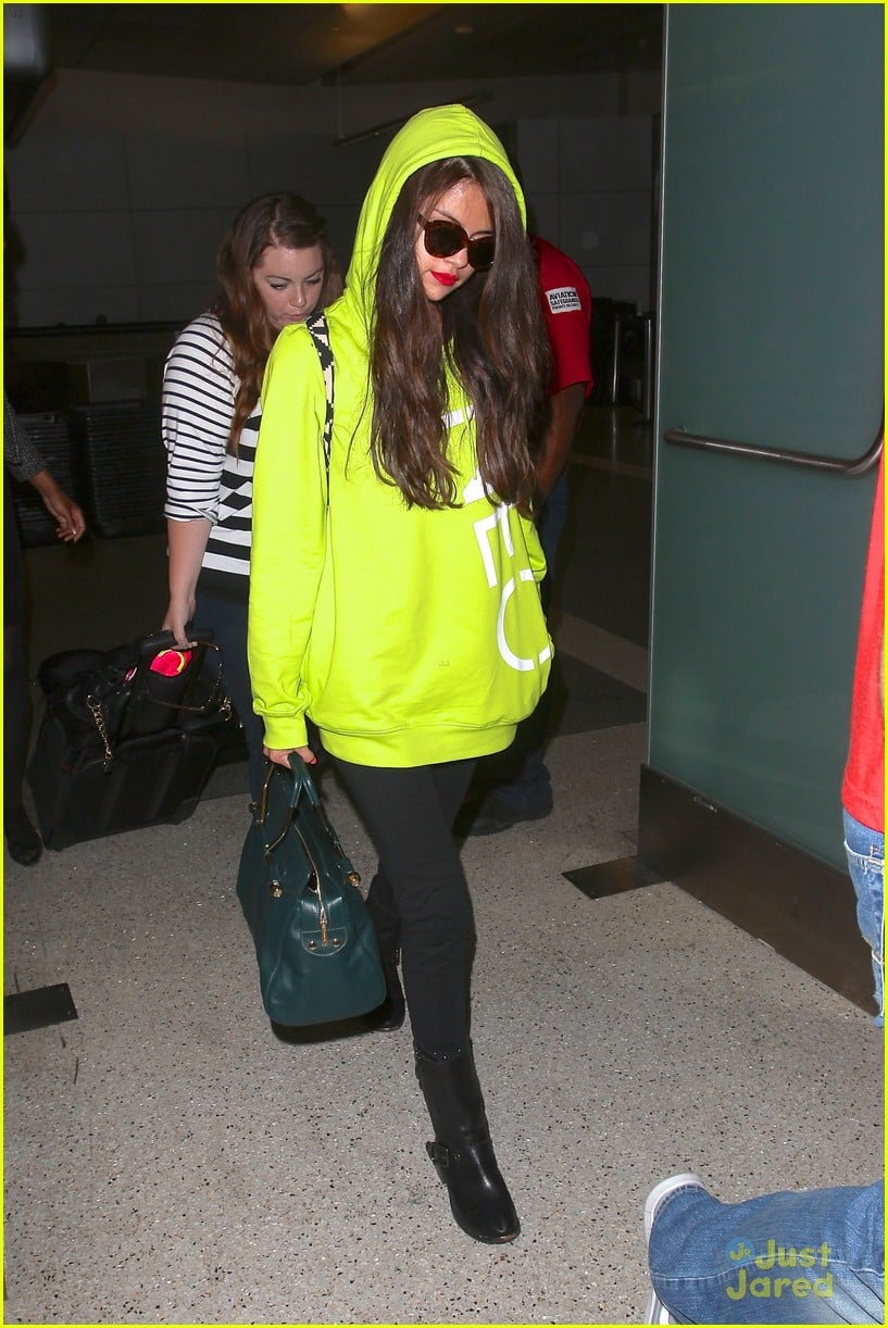Selena Gomez: Neon Yellow Hoodie! | Photo 576084 - Photo Gallery | Just