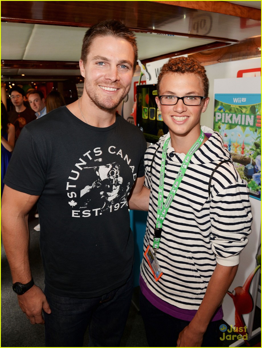 Stephen Amell And Katie Cassidy Ew Comic Con 2013 Party Pair Photo 579283 Photo Gallery