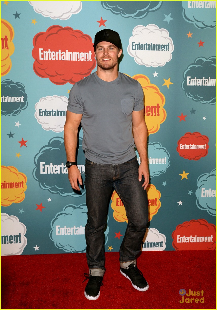 Stephen Amell And Katie Cassidy Ew Comic Con 2013 Party Pair Photo 579295 Photo Gallery 4464