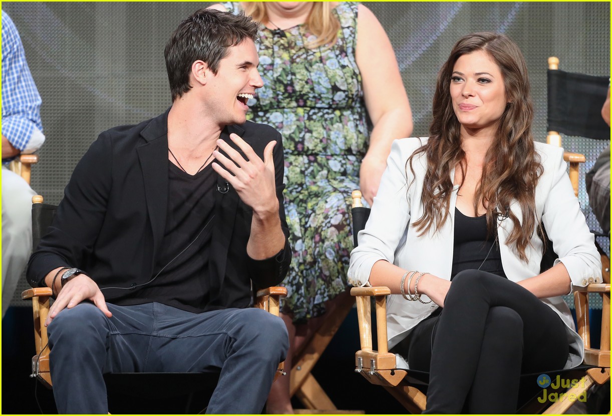 Robbie Amell And Peyton List Tomorrow People At Tca Summer Press Tour Photo 582417 Photo