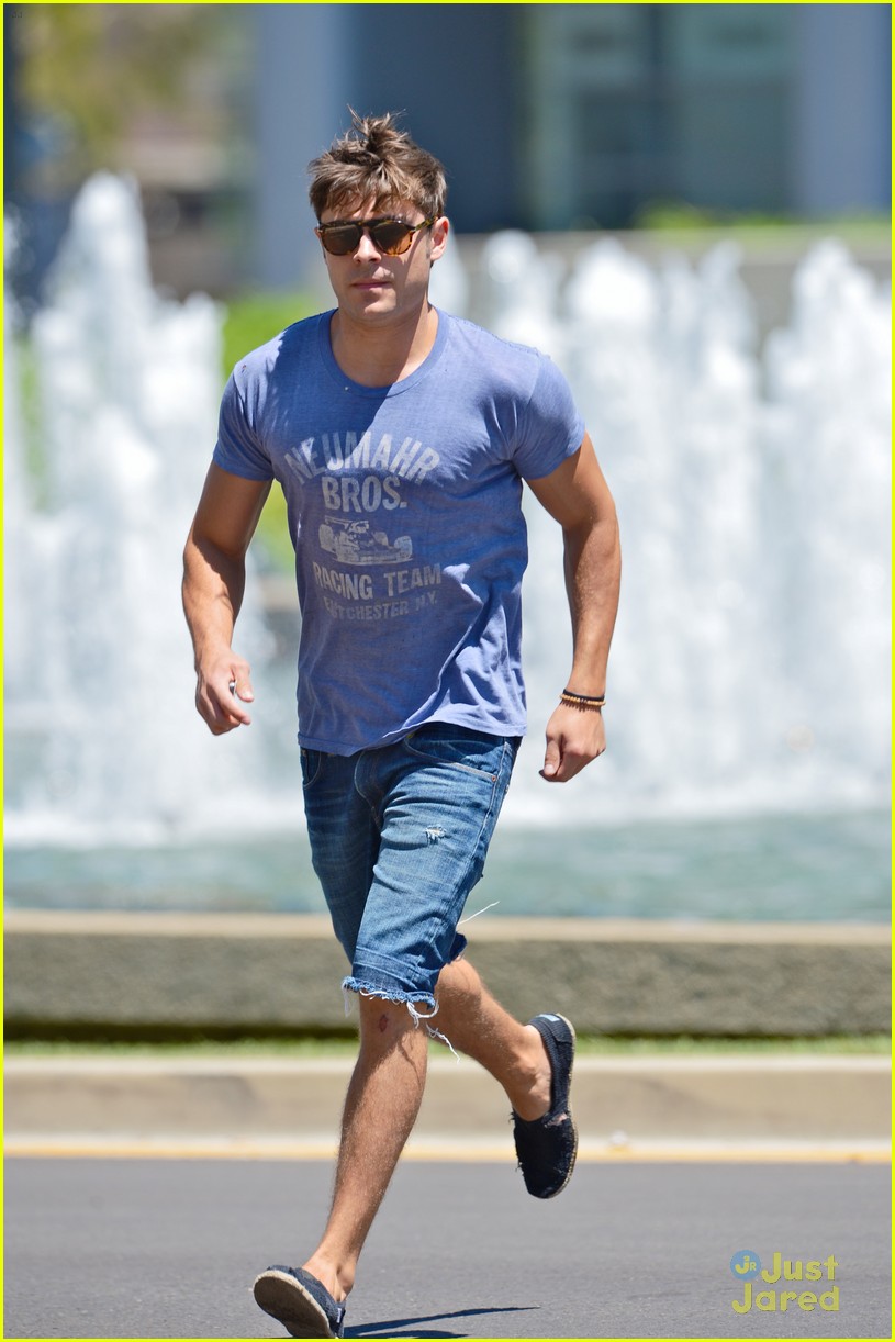 Zac Efron Rushes to Hotel Meeting | Photo 577887 - Photo Gallery | Just ...