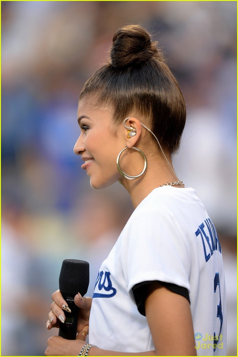 Zendaya Sings National Anthem at Dodgers Baseball Game | Photo 582355