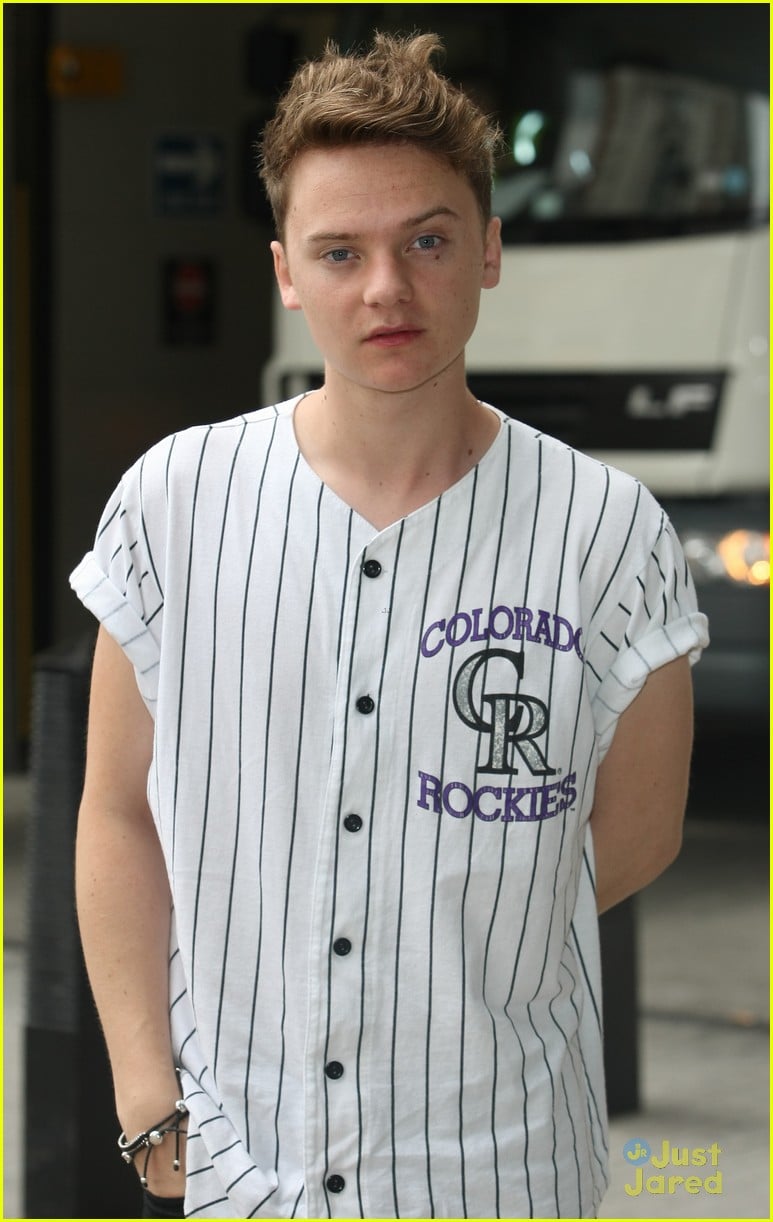 full-sized-photo-of-conor-maynard-debuts-r-u-crazy-music-video-07