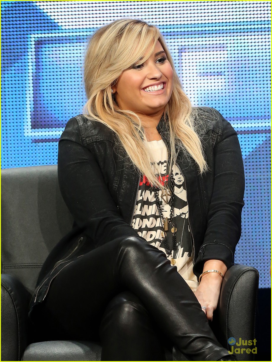 Demi Lovato Fox and Friends August 18, 2010 – Star Style