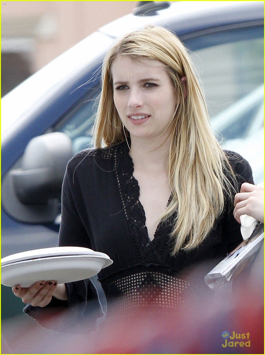 Full Sized Photo of emma roberts taissa farmiga american horror story