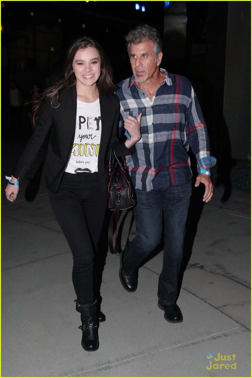 Hailee Steinfeld: Movie Date with Dad | Photo 582990 - Photo Gallery
