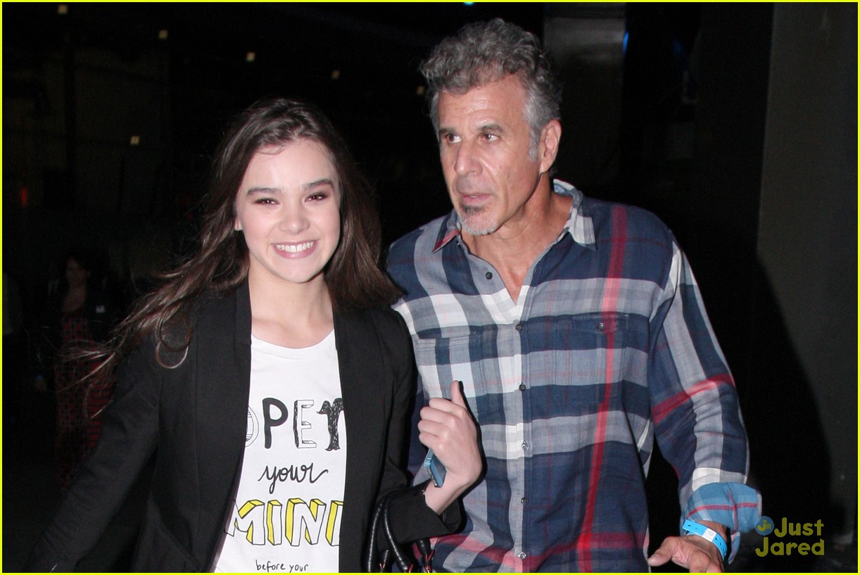 Hailee Steinfeld: Movie Date with Dad | Photo 582992 - Photo Gallery