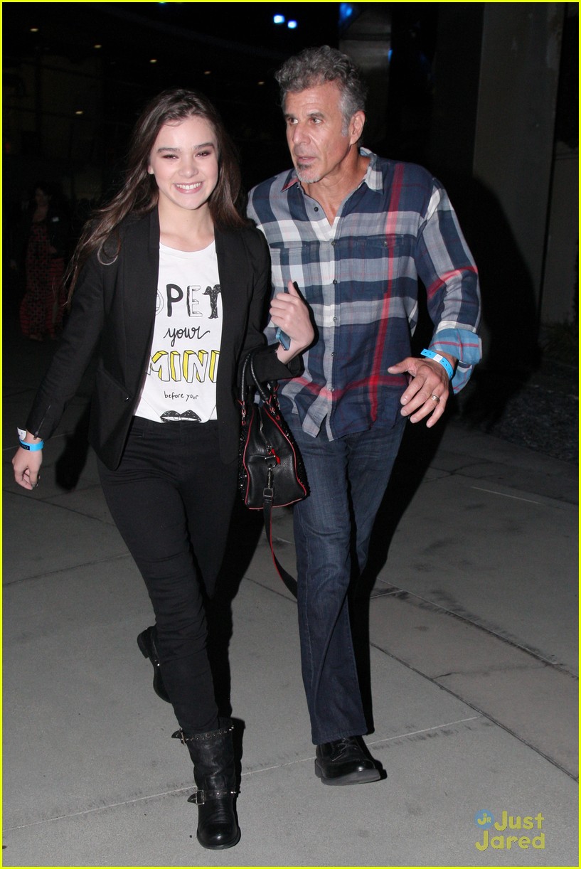 Hailee Steinfeld: Movie Date with Dad | Photo 582993 - Photo Gallery