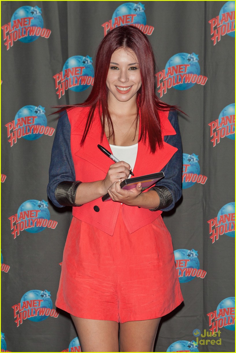 Jillian Rose Reed: Planet Hollywood Visit! | Photo 592290 - Photo
