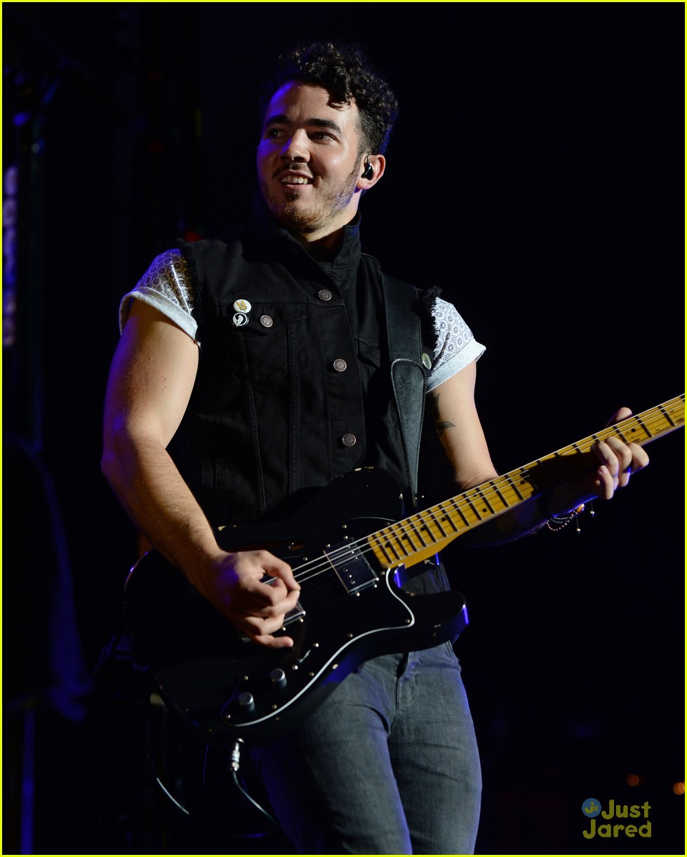 Jonas Brothers: West Palm Beach Concert Pics! | Photo 583909 - Photo ...