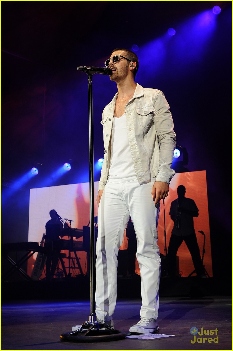 Jonas Brothers Tampa Performance Pics! Photo 584259 Photo Gallery